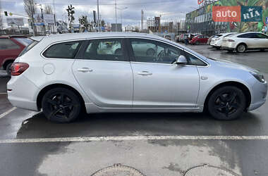 Универсал Opel Astra 2011 в 