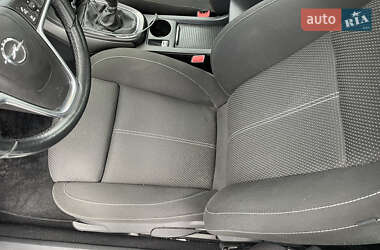Универсал Opel Astra 2011 в 