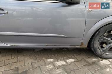 Хэтчбек Opel Astra 2005 в 