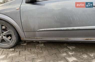 Хэтчбек Opel Astra 2005 в 
