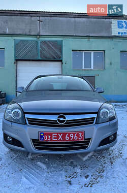 Універсал Opel Astra 2010 в Сумах