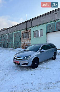 Універсал Opel Astra 2010 в Сумах