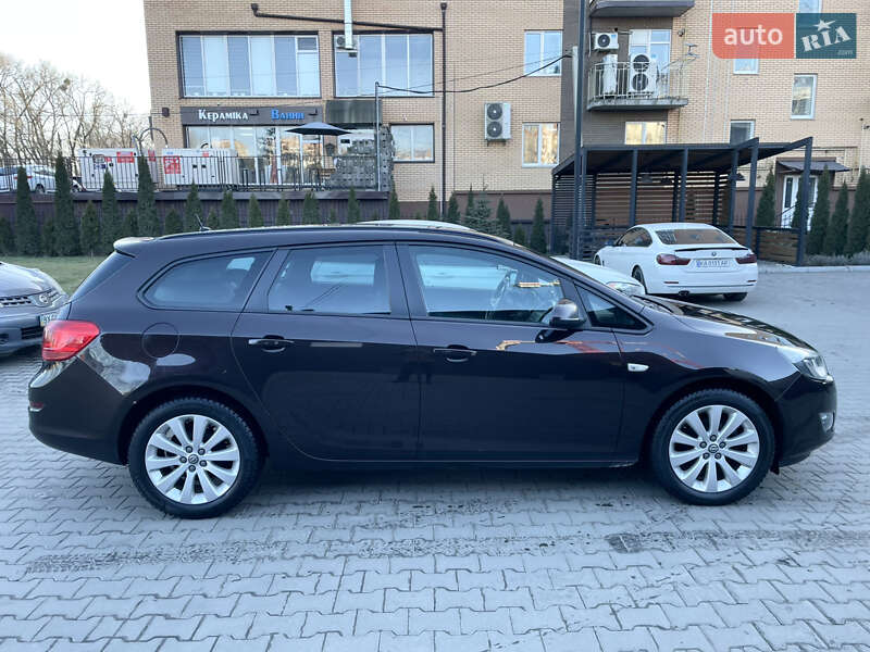 Универсал Opel Astra 2012 в Хмельницком