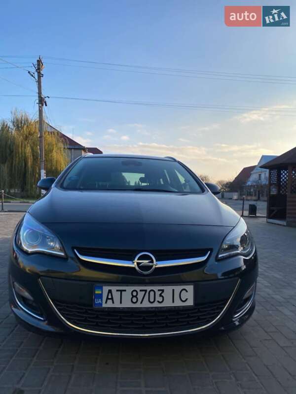 Универсал Opel Astra 2012 в Ивано-Франковске