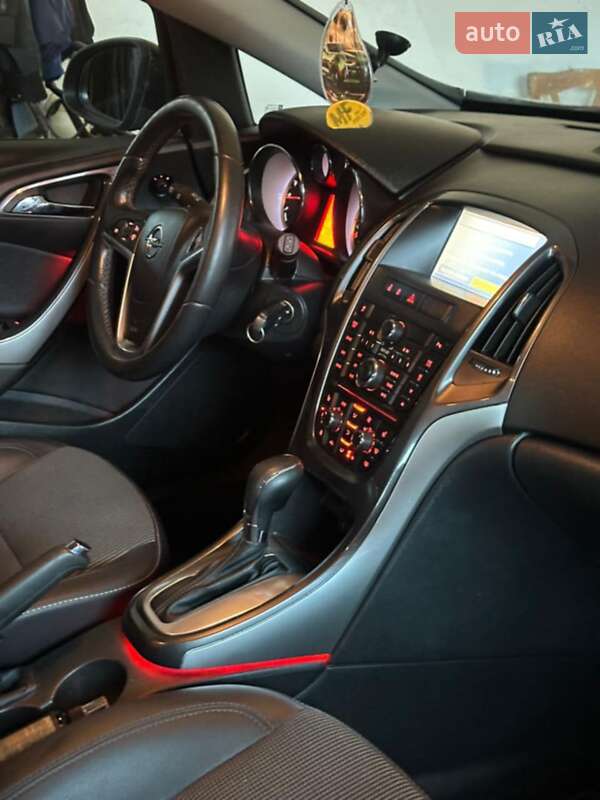 Универсал Opel Astra 2012 в Ивано-Франковске