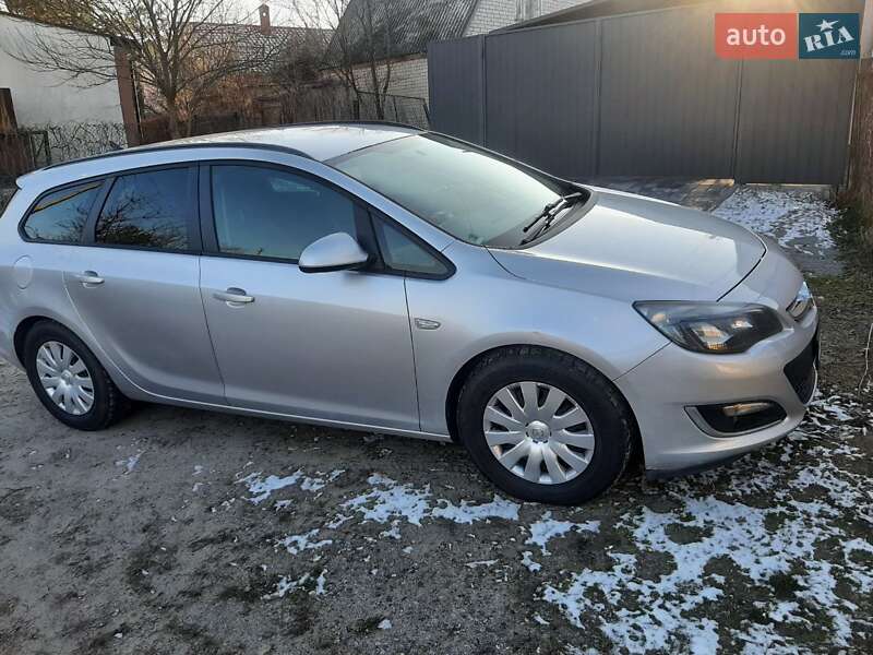 Універсал Opel Astra 2013 в Дніпрі