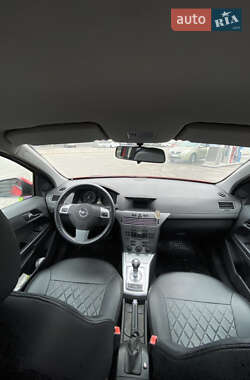 Хэтчбек Opel Astra 2012 в 