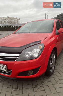 Хэтчбек Opel Astra 2012 в 