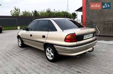 Седан Opel Astra 1997 в 