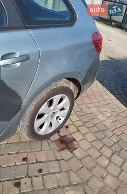 Универсал Opel Astra 2013 в 