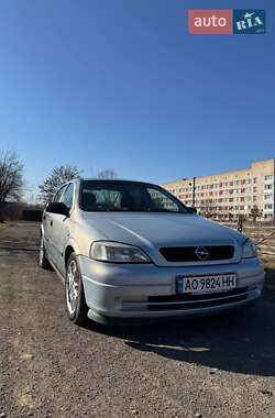 Седан Opel Astra 2004 в Тячеве