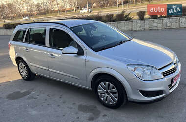 Универсал Opel Astra 2010 в 