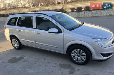 Универсал Opel Astra 2010 в 