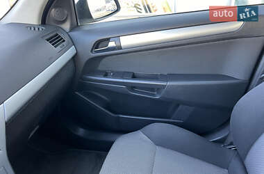 Универсал Opel Astra 2010 в 