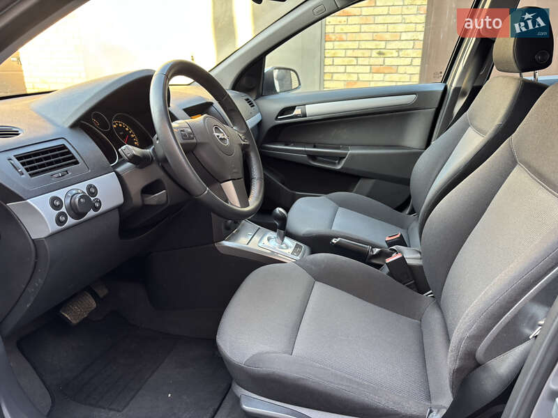 Хэтчбек Opel Astra 2006 в Корсуне-Шевченковском