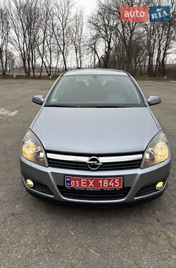 Хэтчбек Opel Astra 2006 в Корсуне-Шевченковском