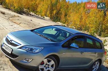 Универсал Opel Astra 2011 в Коростене