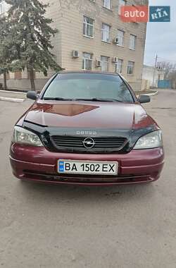 Седан Opel Astra 2006 в Новом Буге