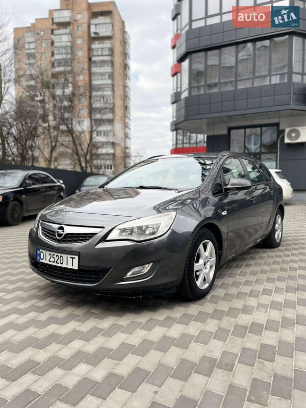 Универсал Opel Astra 2011 в Житомире