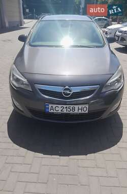 Opel Astra 2012