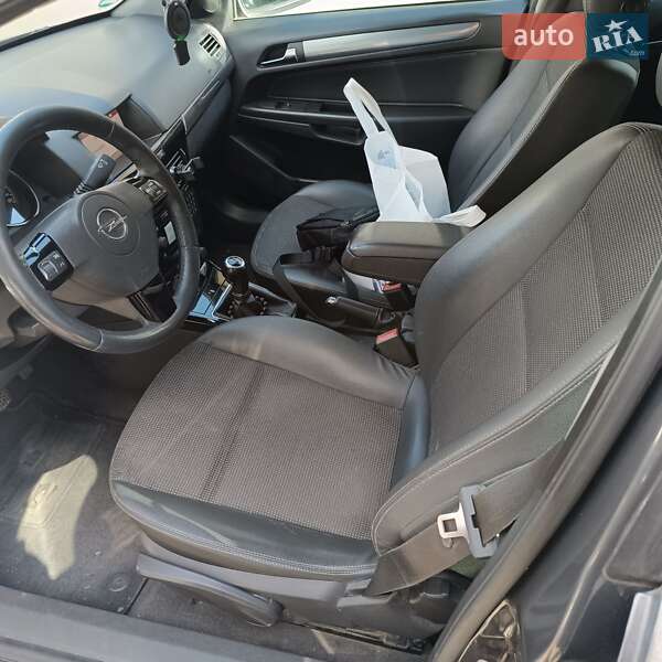 Универсал Opel Astra 2009 в Днепре
