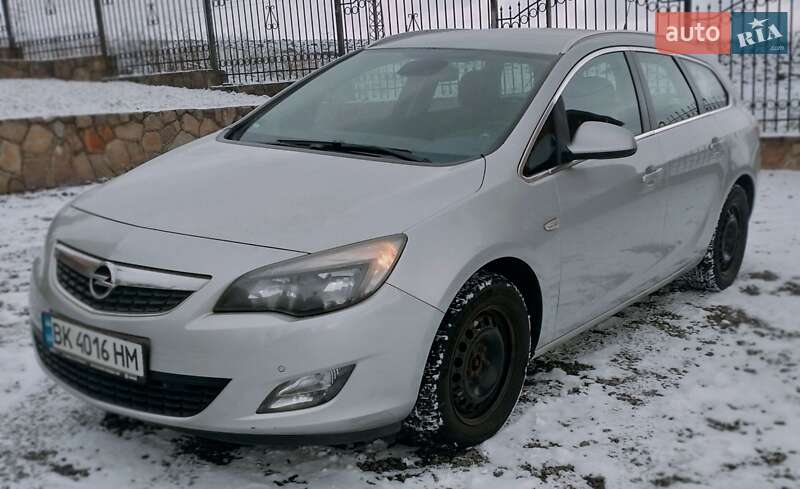 Універсал Opel Astra 2012 в 