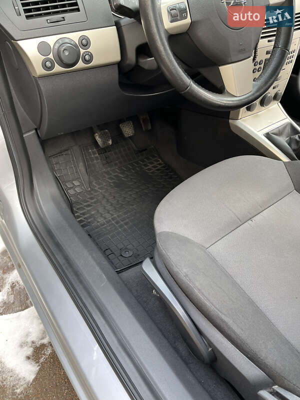 Универсал Opel Astra 2008 в Житомире