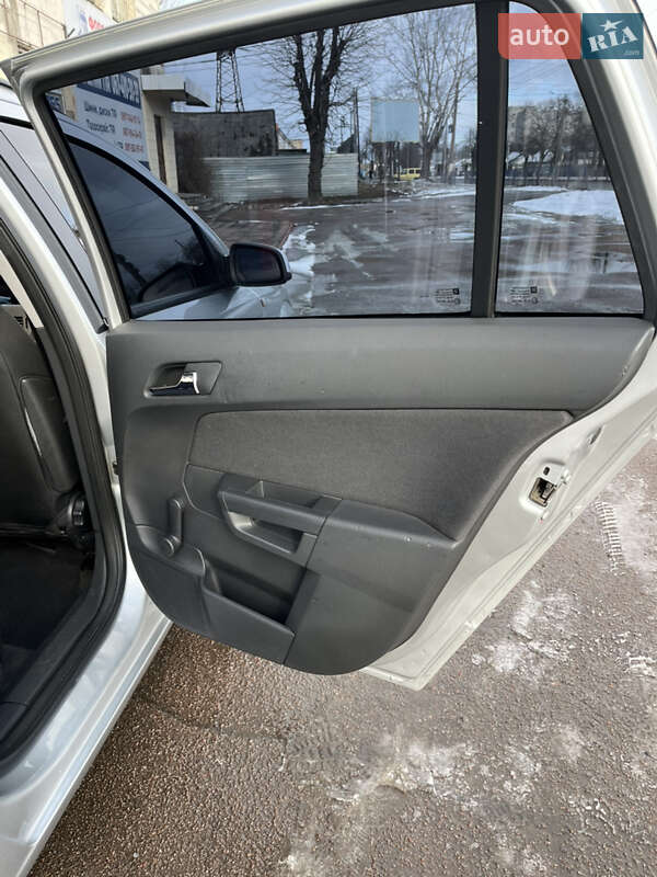 Универсал Opel Astra 2008 в Житомире