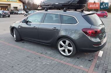 Універсал Opel Astra 2011 в Рівному