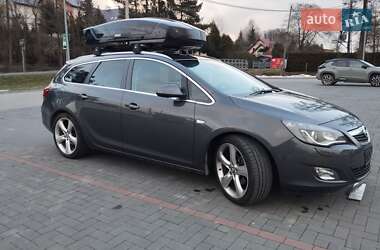 Універсал Opel Astra 2011 в Рівному