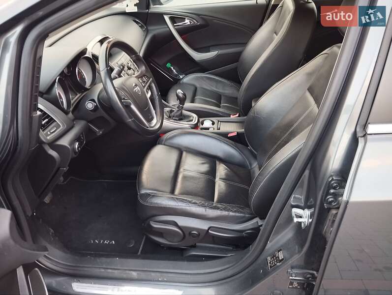 Универсал Opel Astra 2011 в Ровно