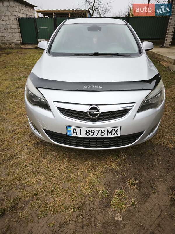 Хетчбек Opel Astra 2011 в Чернівцях