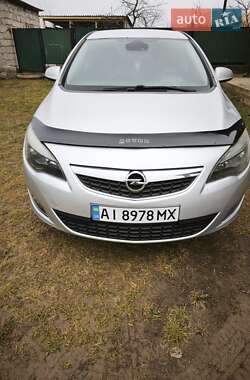 Хэтчбек Opel Astra 2011 в 