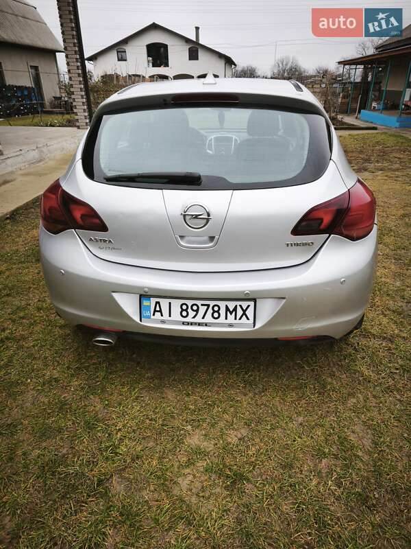 Хетчбек Opel Astra 2011 в Чернівцях