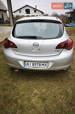Хэтчбек Opel Astra 2011 в 
