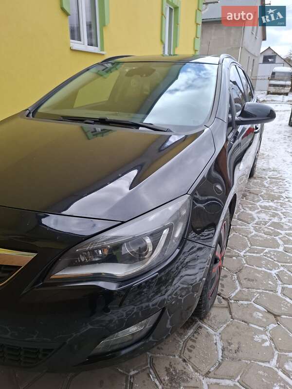 Універсал Opel Astra 2011 в Львові