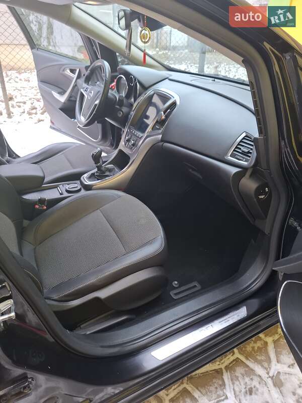 Універсал Opel Astra 2011 в Львові