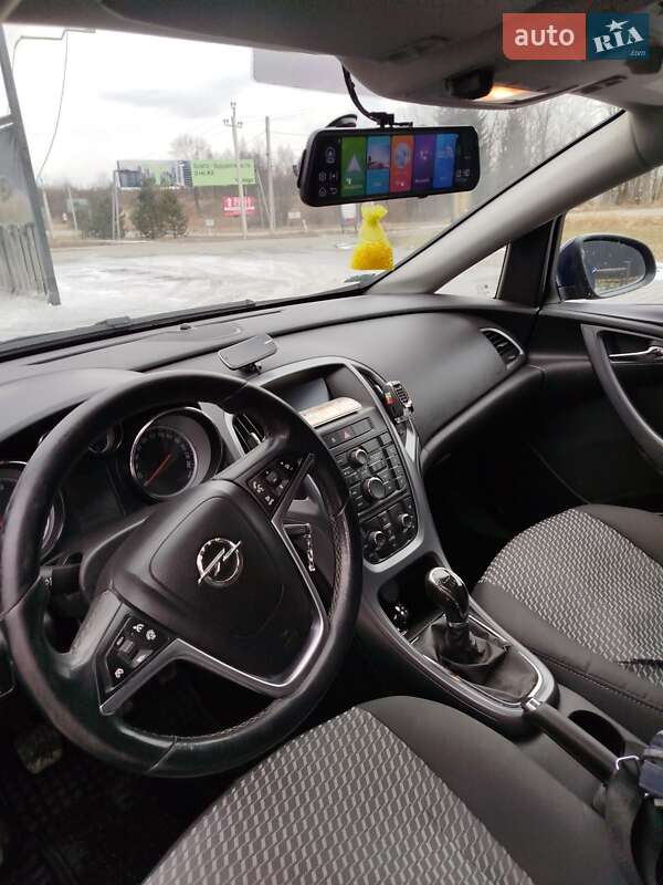 Универсал Opel Astra 2013 в Дрогобыче