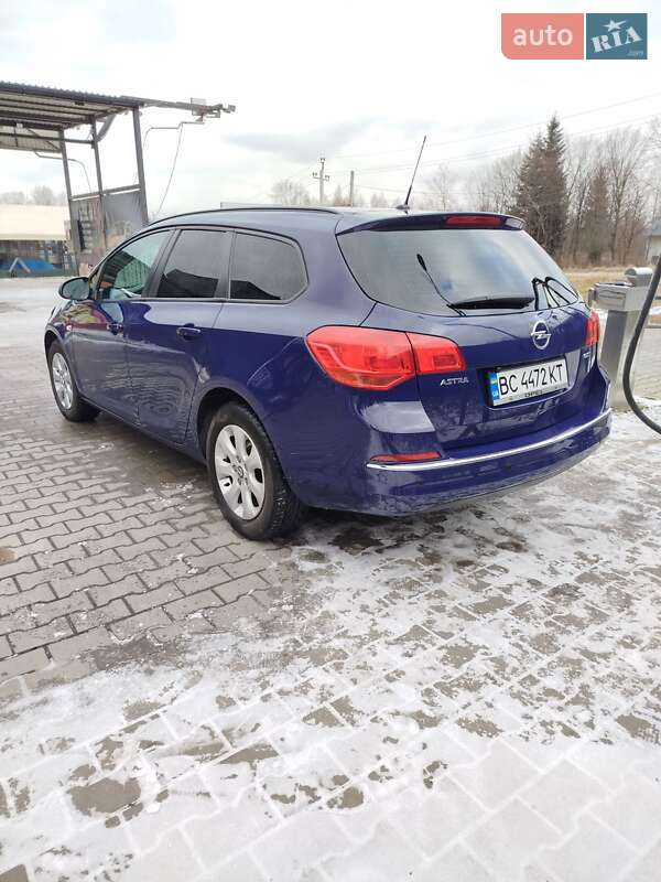 Универсал Opel Astra 2013 в Дрогобыче