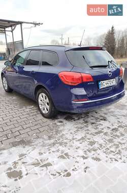 Універсал Opel Astra 2013 в Дрогобичі