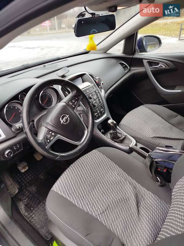 Универсал Opel Astra 2013 в Дрогобыче