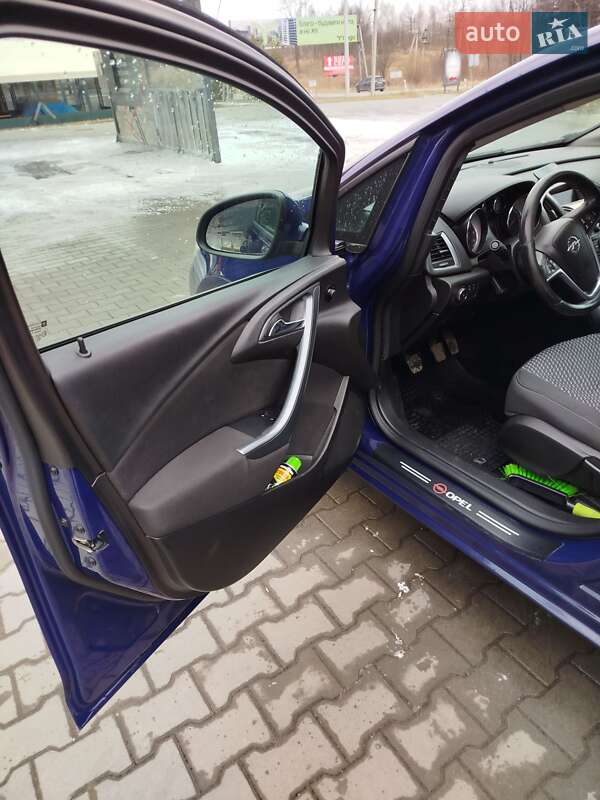 Универсал Opel Astra 2013 в Дрогобыче