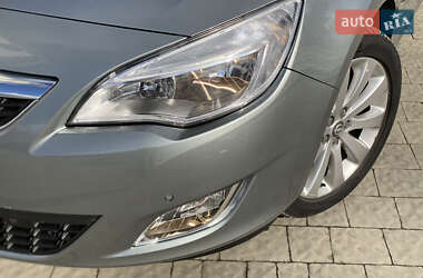 Хэтчбек Opel Astra 2011 в Новояворовске