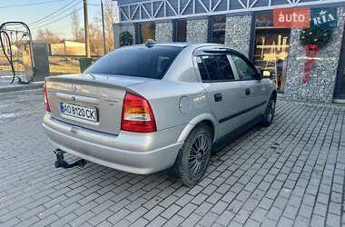 Седан Opel Astra 2006 в Тересве