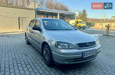 Седан Opel Astra 2006 в Тересве