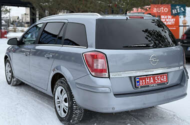 Універсал Opel Astra 2009 в Рівному