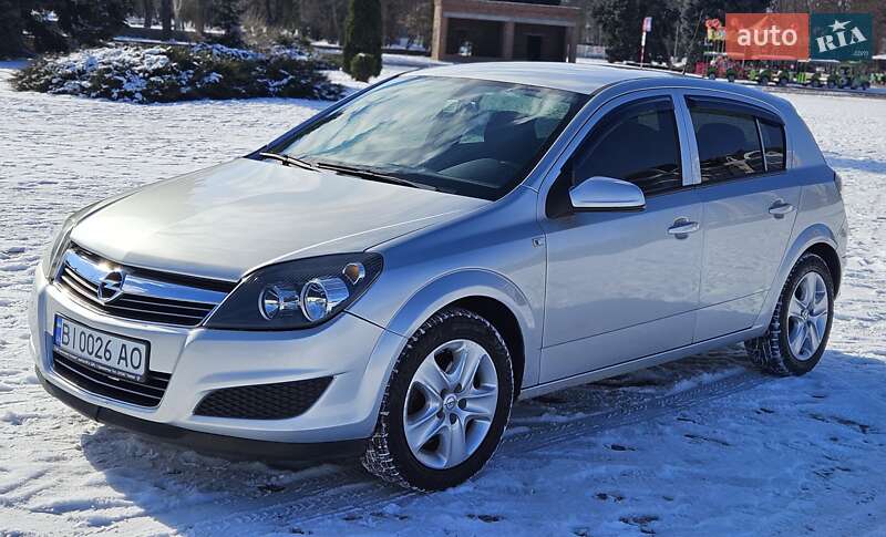 Хэтчбек Opel Astra 2012 в Кременчуге