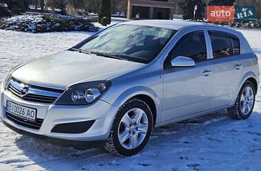 Хэтчбек Opel Astra 2012 в 