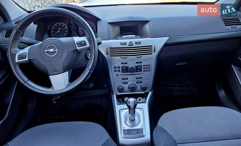 Хэтчбек Opel Astra 2012 в Кременчуге