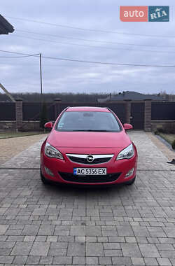 Универсал Opel Astra 2012 в 